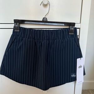ALO Yoga pinstripe daylight mini skirt color NAvy blue size XS BNWT